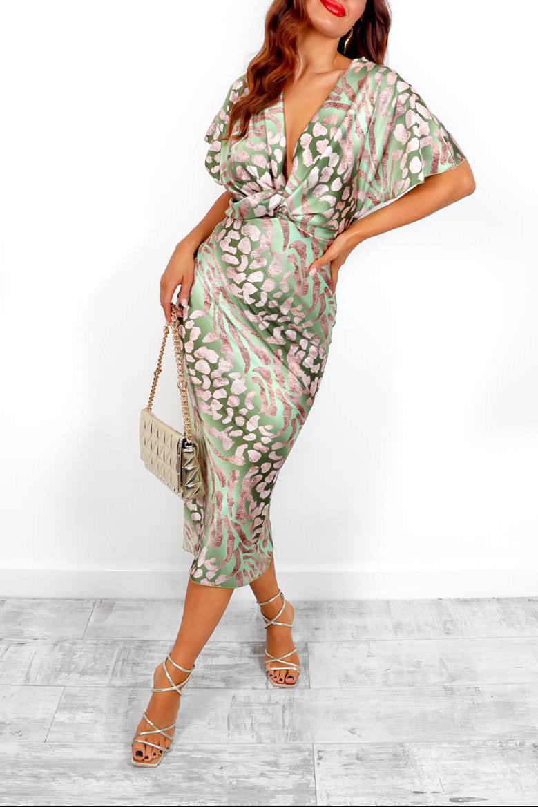 Élina | Midi Kleid aus Satin mit skulptierender Taille