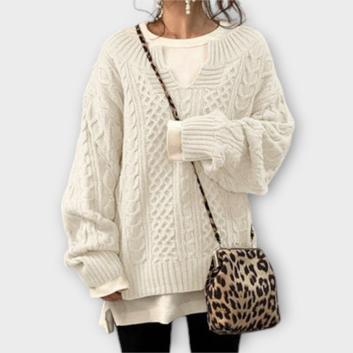 Genau passender Pullover mit Zopfmuster