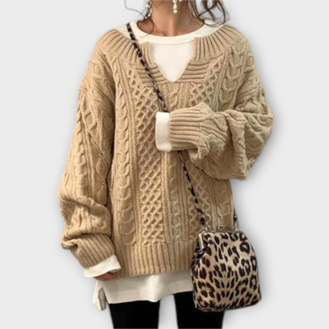 Genau passender Pullover mit Zopfmuster