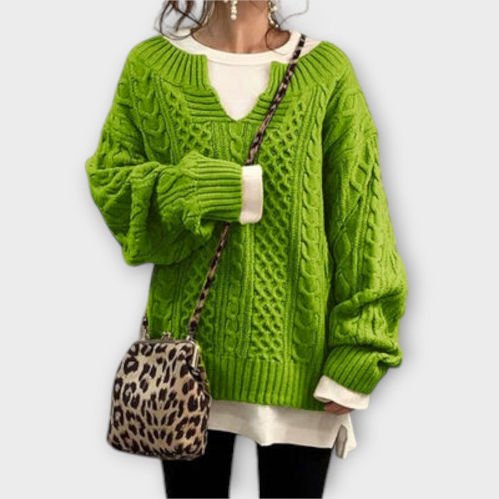 Genau passender Pullover mit Zopfmuster
