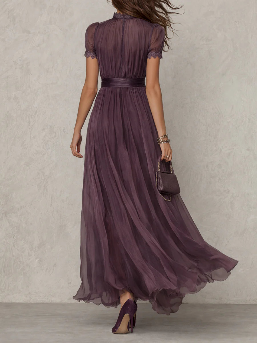 Flavia | Langes lila Kleid mit Schlüssel-Ausschnitt