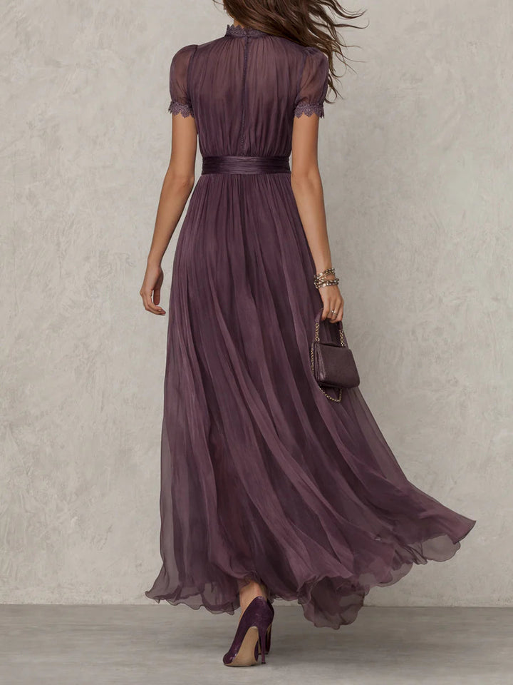 Flavia | Langes lila Kleid mit Schlüssel-Ausschnitt